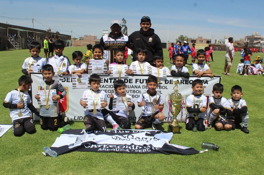 Los Elegantes de Cerro Verde, campeón Sub-06 en Creciendo con el Fútbol en Arequipa. (Foto: Álvaro Figueroa/@photo.gec)