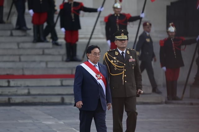 José María Balcázar salió de Palacio de Gobierno rumbo a la Catedral de Lima para participar en la misa y tedeum por Fiestas Patrias.