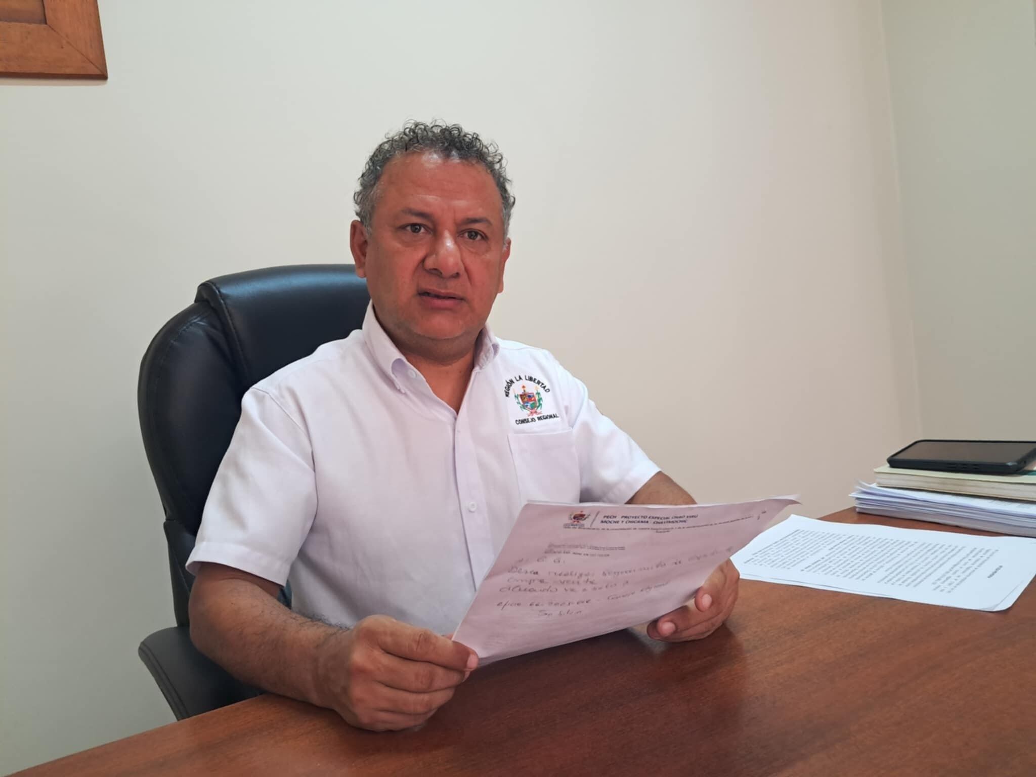 Ante la inminente renuncia de César Acuña para postular a la presidencia de la República, las fichas empiezan a moverse en el Consejo y el apepista Ever Cadenillas contaría con el visto bueno de sus compañeros de partido y hasta de la oposición para reemplazar a Joana Cabrera, quien se convertiría en gobernadora.