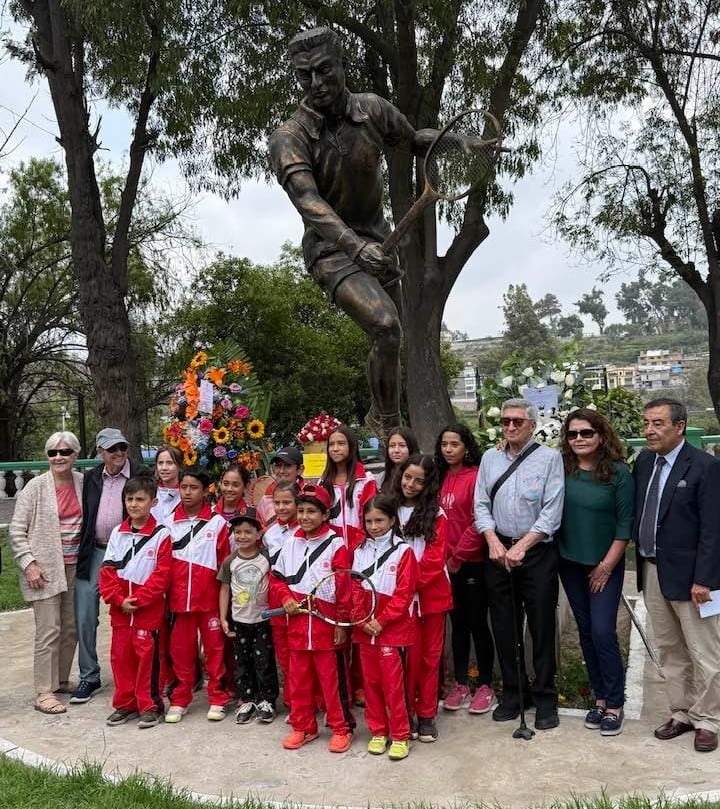 Homenaje al arequipeño Alejandro Olmedo al conmemorarse los 90 años de su natalicio. Foto: Claudia Ballón Rodríguez.