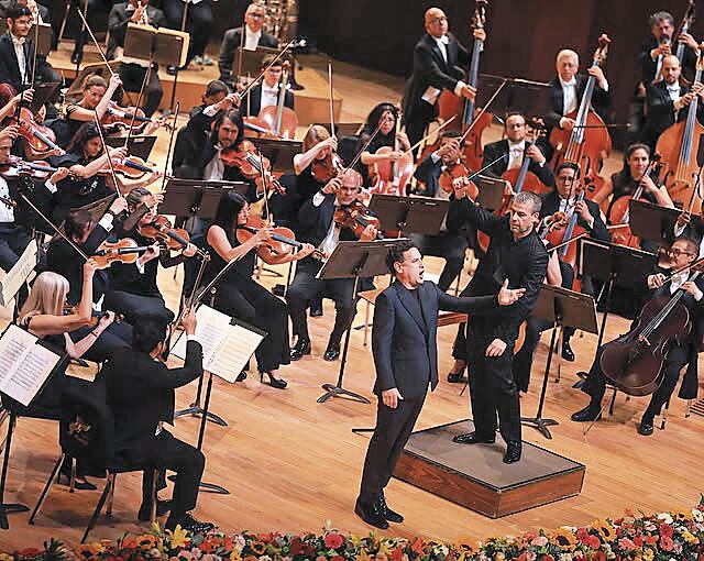 Tenor peruano visitó en Ciudad de México a los niños y jóvenes beneficiarios del programa de orquestas y coros comunitarios