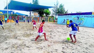 Estudiantes de la UNSA  animan certamen de fútbol playa