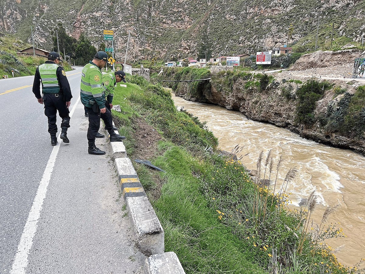 Conductor perdió el control de su camioneta y cayó al río Mantaro en Jauja