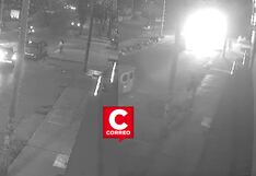 Minivan con pasajeros a bordo se incendió en calles de Villa El Salvador