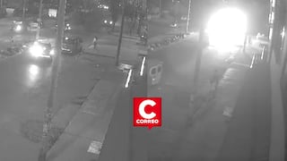 Minivan con pasajeros a bordo se incendió en calles de Villa El Salvador