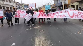 La Libertad: Bloquean Panamericana Norte para exigir doble vía e instalación de semáforos en Paiján