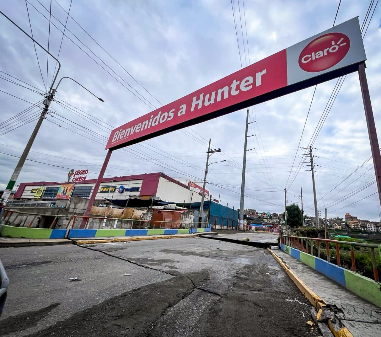 Colapso del paso vial Ernesto Gunther - Arturo Ibáñez ocurrido el 14 de febrero hasta la fecha no recibió intervención. Foto: Difusión.