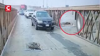 Puente Santa Clara que une Chosica y Ate presenta enorme hueco y graves daños (VIDEO)