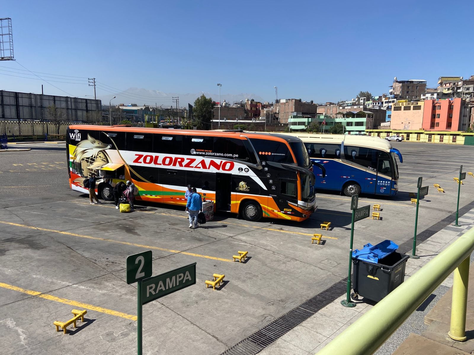 Solo un 20% de buses salen a ruta en los últimos días. Foto: GEC.