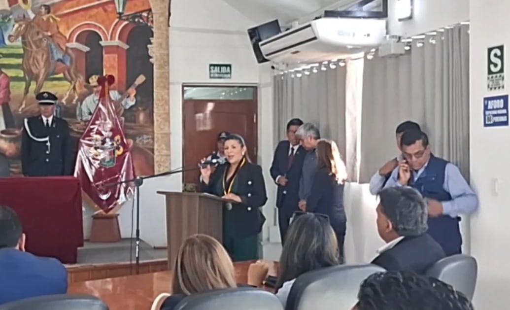 Ruccy Oscco jura como alcalde de Arequipa tras vacancia de Víctor Hugo Rivera