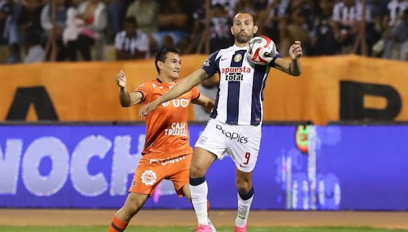 El ecuatoriano Jairo Vélez anotó para el “Poeta” y el colombiano Pablo Sabbag puso la paridad para los blanquiazules en la última jugada del cotejo, en el Estadio Mansiche. (Foto: Jesús Saucedo / GEC)