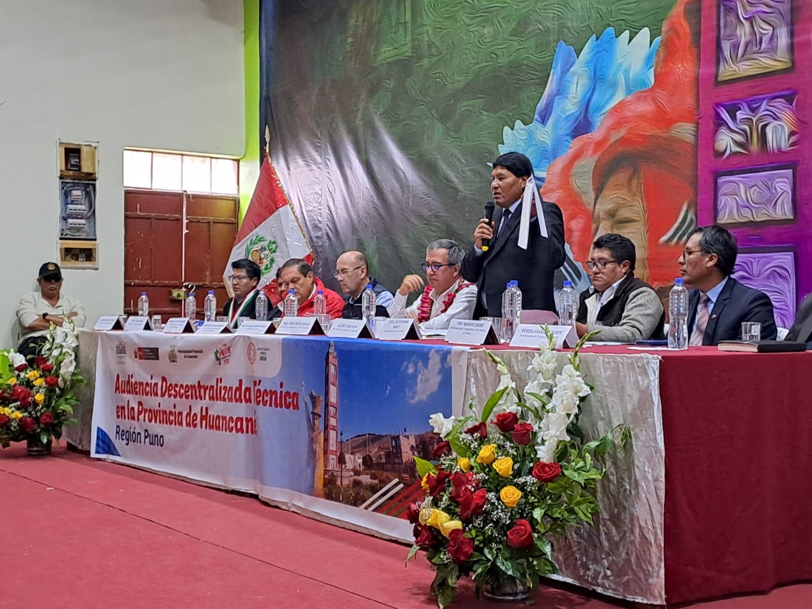 Durante la sesión, el titular del MTC anunció la construcción de cuatro puentes y la culminación del estudio de perfil para el asfaltado de la carretera Juliaca – Huancané.