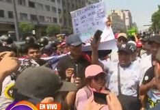 Grupo de transportistas llega hasta el frontis del Congreso