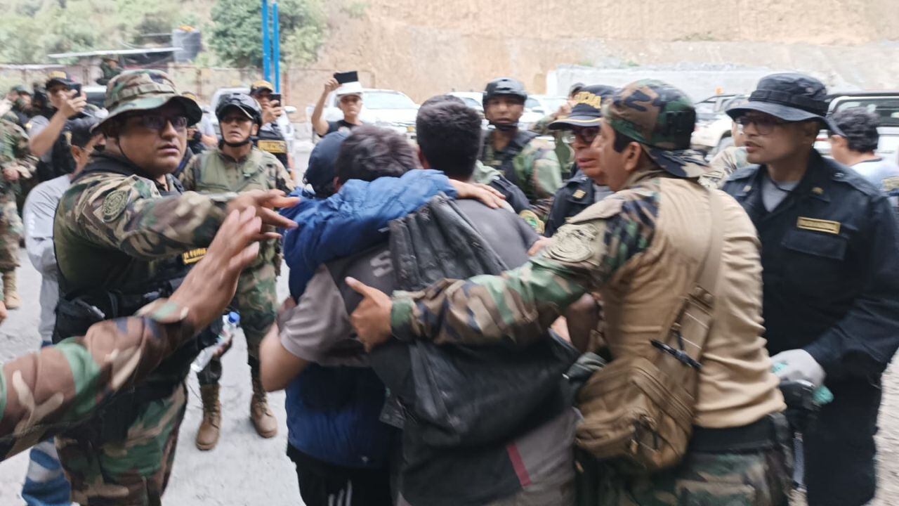 Integrantes de la Dirección de Sanidad Policial le brindaron los primeros auxilios.