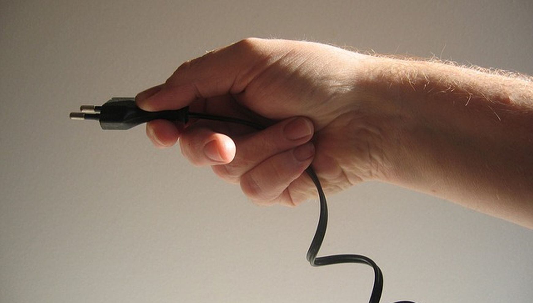 El uso de dispositivos enchufados pero inactivos puede representar hasta el 10 % del consumo eléctrico mensual. Especialistas advierten sobre este hábito silencioso y dan claves para reducirlo. (Foto: Pixabay)