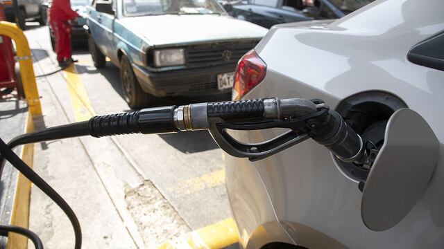 Abastecimiento de combustibles ya se está regularizando, afirma director general de Hidrocarburos