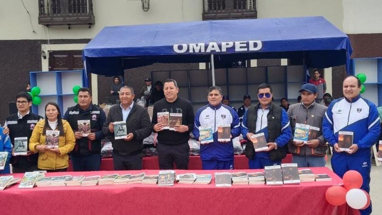 Instituciones educativas recibieron la donación de más de cinco mil obras literarias.