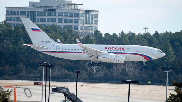 Llegan a Moscú los 35 diplomáticos rusos expulsados por Barack Obama