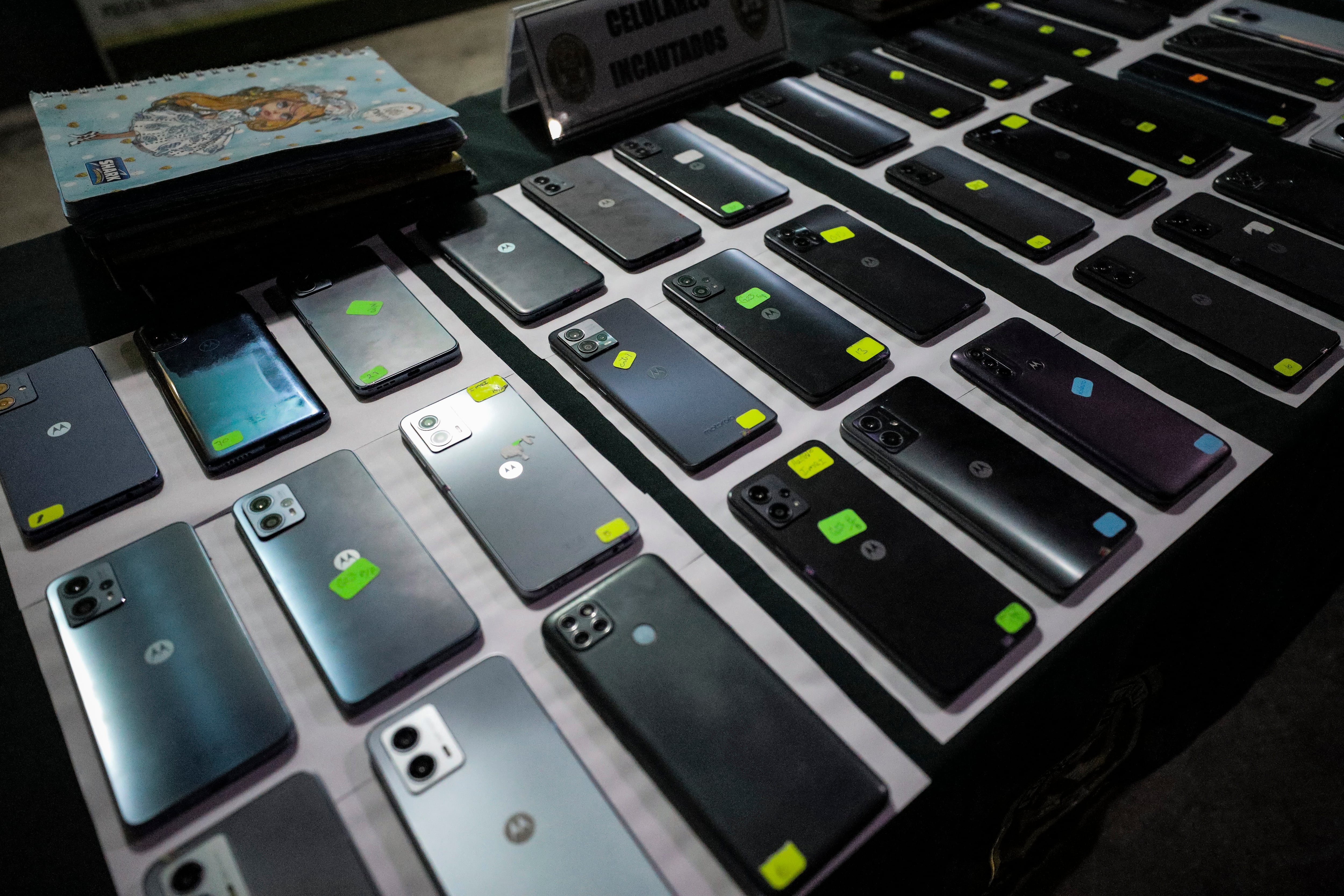 LIMA 03 DE ABRIL DE 2024
LA POLICIA DETUVO A TRES INTEGRANTE DE UNA BANDA DE RECEPTACION DE CELULARES. FOTOS: JOEL ALONZO/GEC