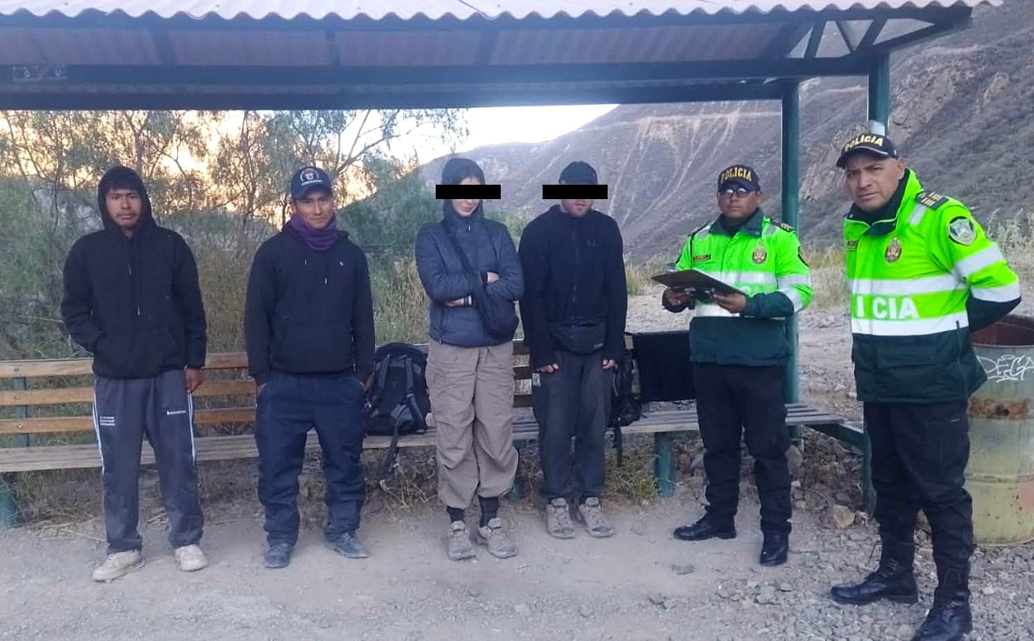 Rescatan a dos turistas alemanes tras extraviarse camino al Oasis de Sangalle, en el Valle del Colca, Arequipa. Foto: AUTOCOLCA.