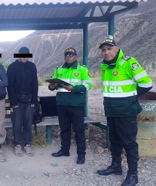 Rescatan a dos turistas alemanes tras extraviarse camino al Oasis de Sangalle, en el Valle del Colca, Arequipa. Foto: AUTOCOLCA.