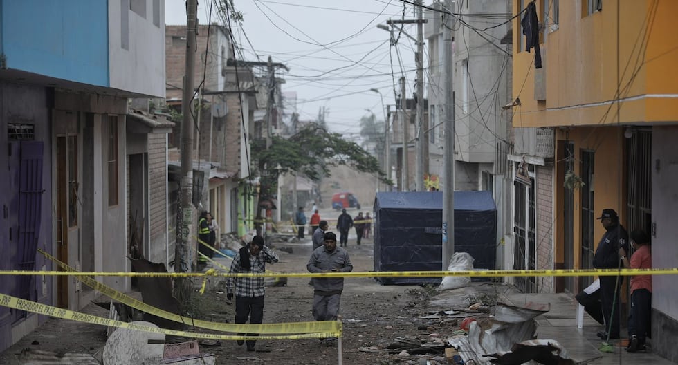 Familias afectadas por explosión en grifo en Villa María del Triunfo pasan la noche en las calles | Deflagración | fuga de gas | VIDEOS | CORREO