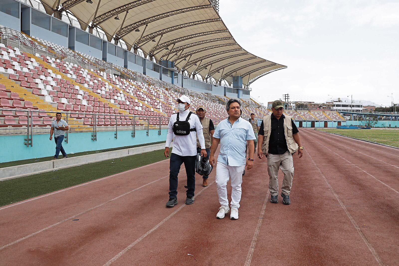 Actual burgomaestre, Mario Reyna, solicitó investigar conversaciones en donde el suspendido alcalde habría pedido pagar porcentajes no reales de obras.