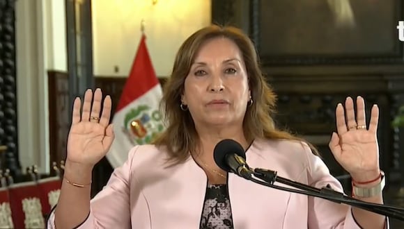 Dina Boluarte mostró sus manos en señal de transparencia. (Foto: captura de pantalla)