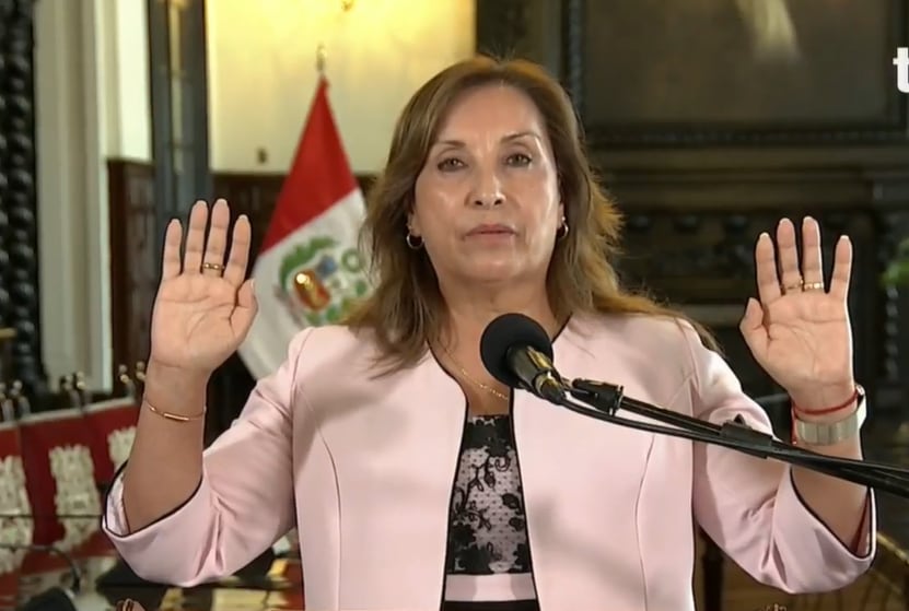 Dina Boluarte mostró sus manos en señal de transparencia. (Foto: captura de pantalla)