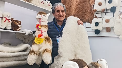 Peletería, el arte del trabajo en la piel de animales en riesgo de desaparecer