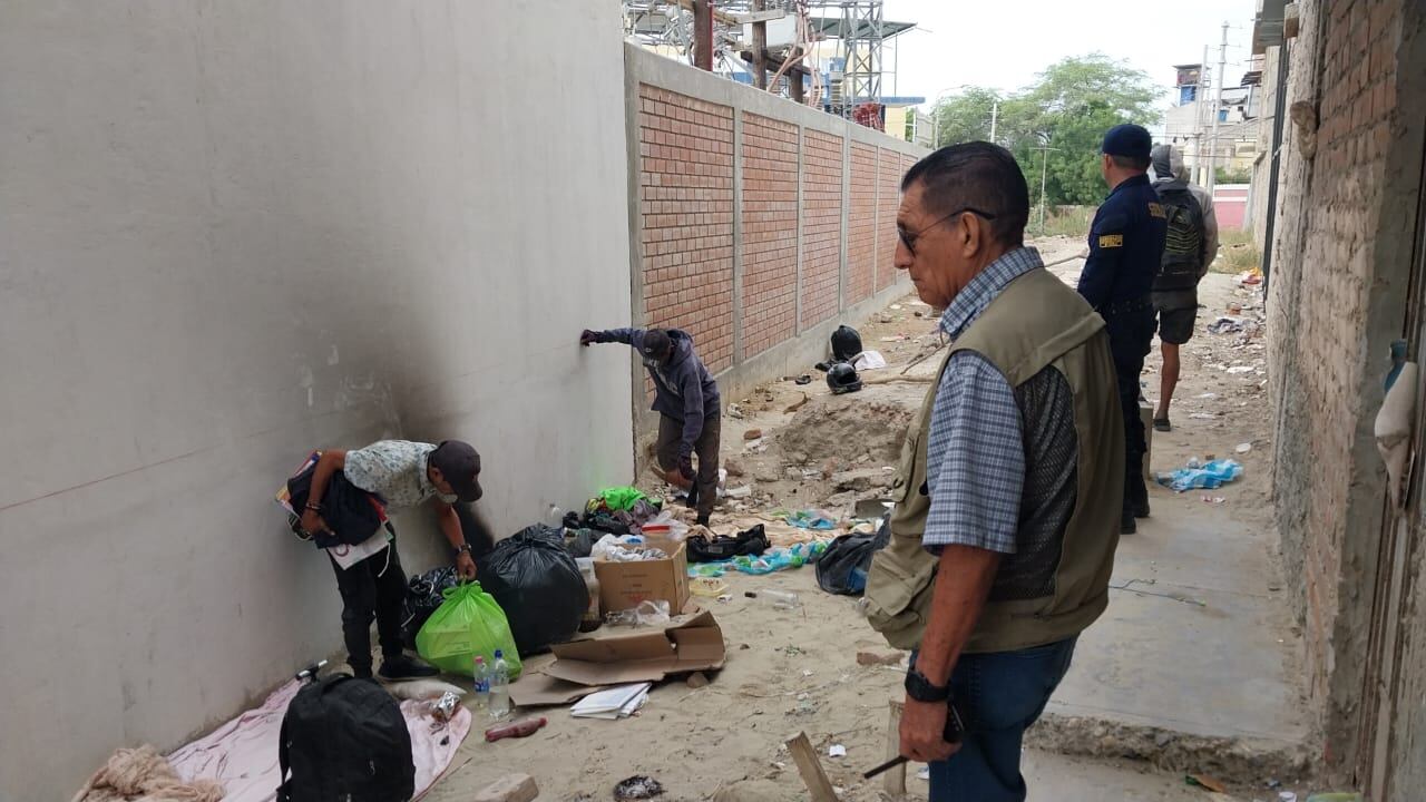 Serenos retiran a sujetos