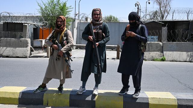 Los talibanes advierten de “consecuencias” si Estados Unidos prolonga la evacuación