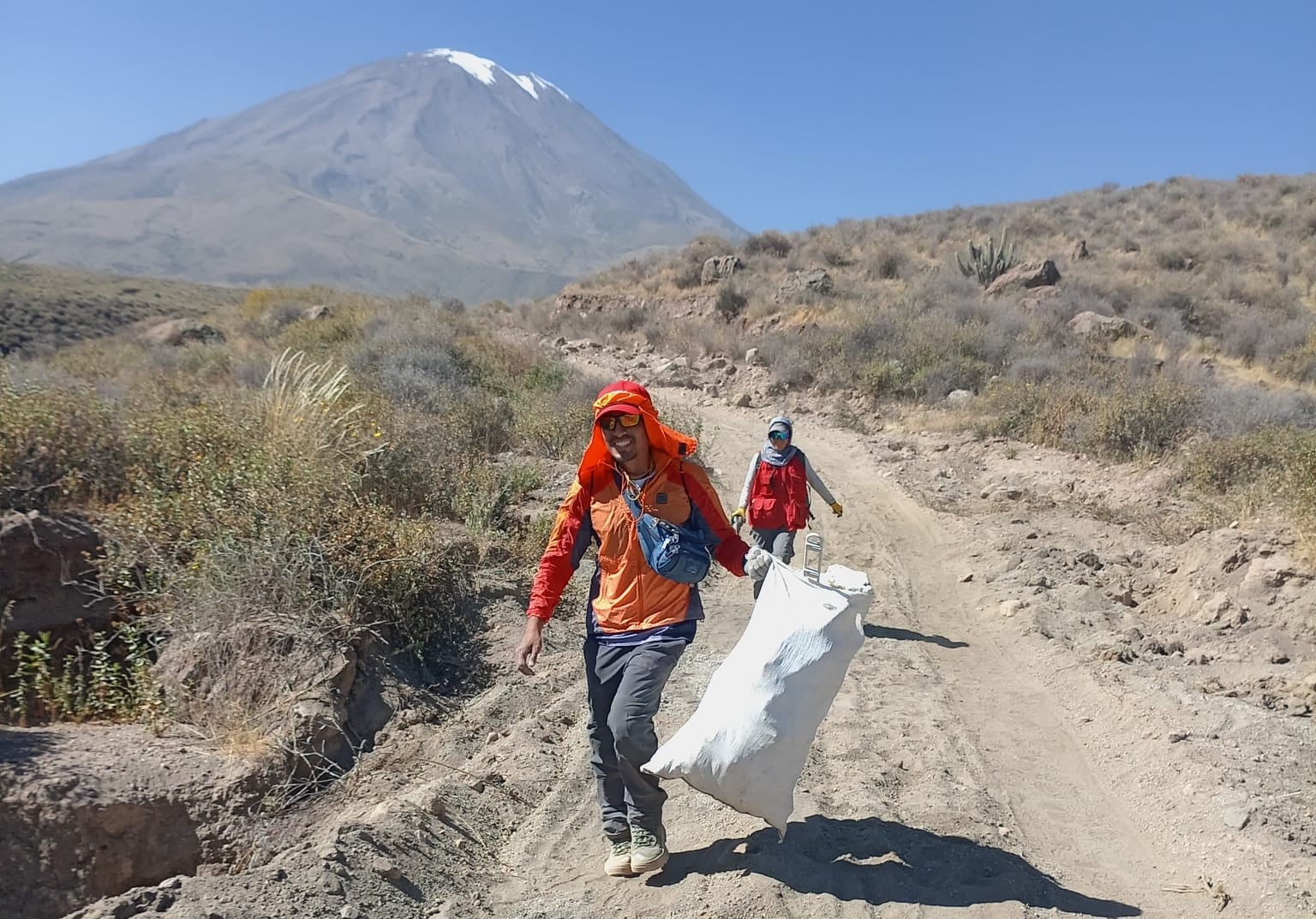 Retiran 372 kilos de basura de las faldas del Misti y Fiscalía constata botadero de escombros
