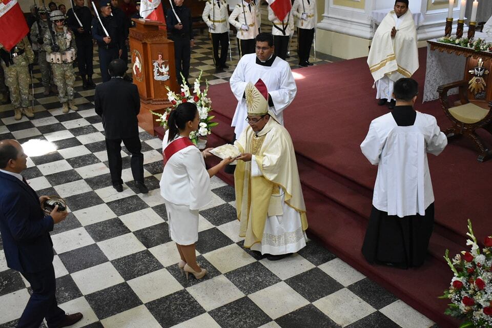 Gobernadora regional de Tacna Liliana Velazco encabezó al grupo de autoridades peruanas. (Foto: Difusión)