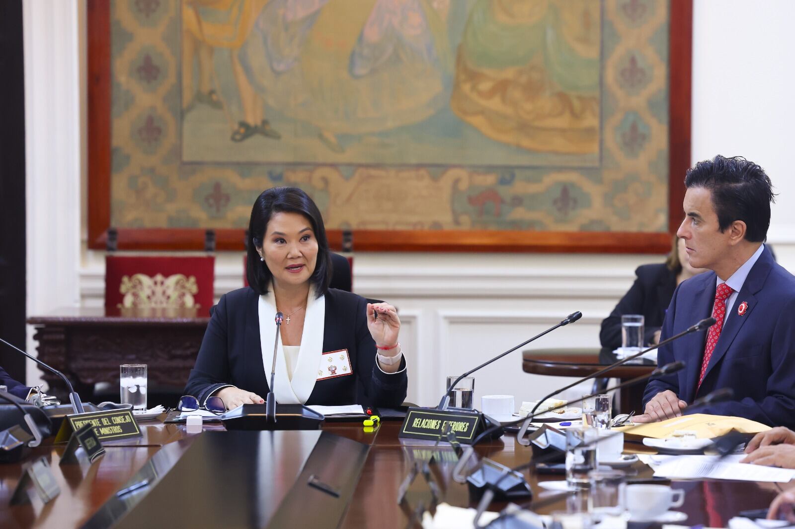 Keiko Fujimori descarta cambios en los feriados y garantiza que se mantendrán los derechos laborales