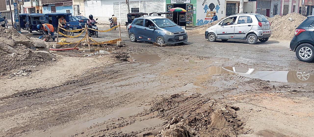 Vecinos han reportado colapsos en cruce de calle Leoncio Prado y avenida Quiñones.