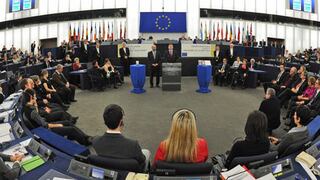 Unión Europea aprobó eliminar visado a peruanos y colombianos
