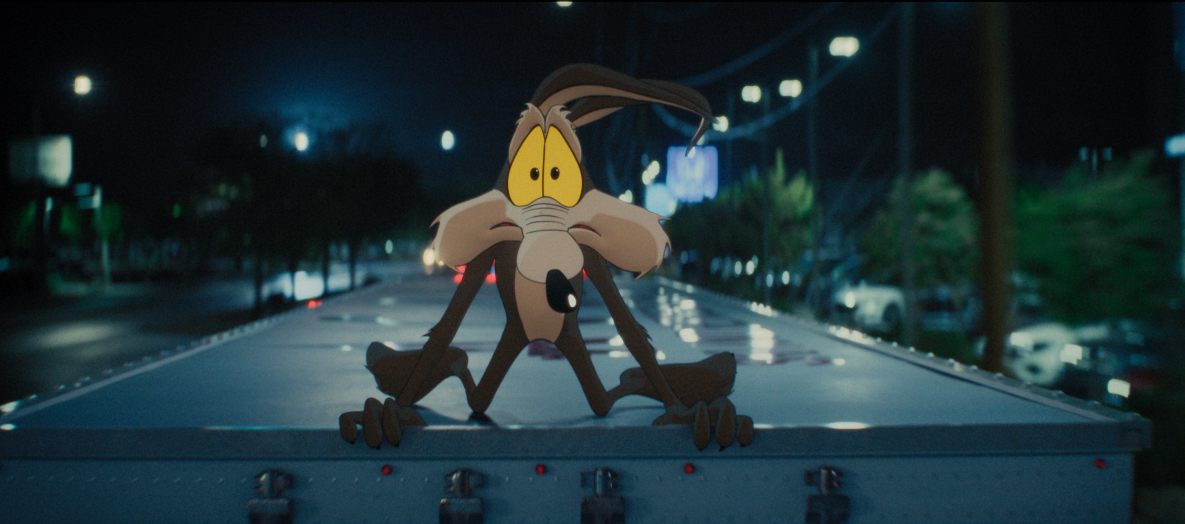 La nueva cinta híbrida de animación y live-action revive a los personajes clásicos de Looney Tunes con una historia centrada en el Coyote y su batalla contra la empresa Acme.