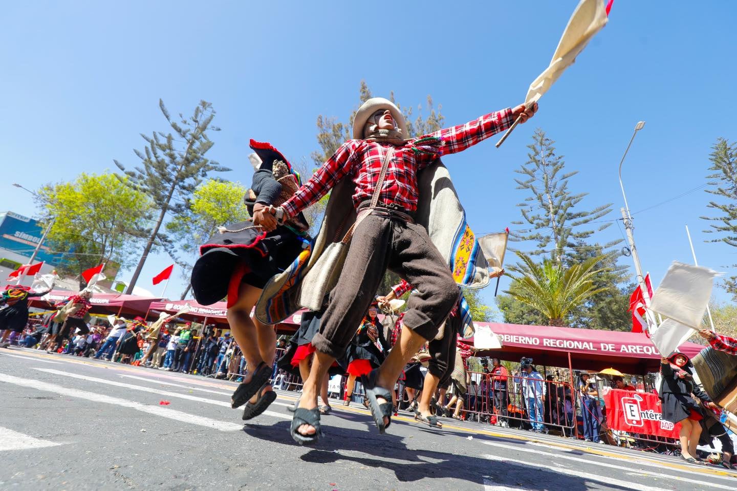 Cayarani gana el primer lugar con la danza Qashua Tusuy en pasacalle regional de Arequipa. Foto: Difusión.