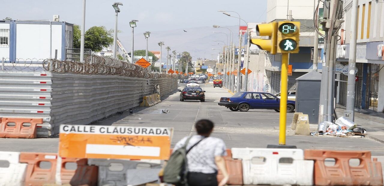 Empezó el plan de desvío en la Av. Faucett con Óscar Benavides en el Callao. Foto: Violeta Ayasta/ @photo.gec