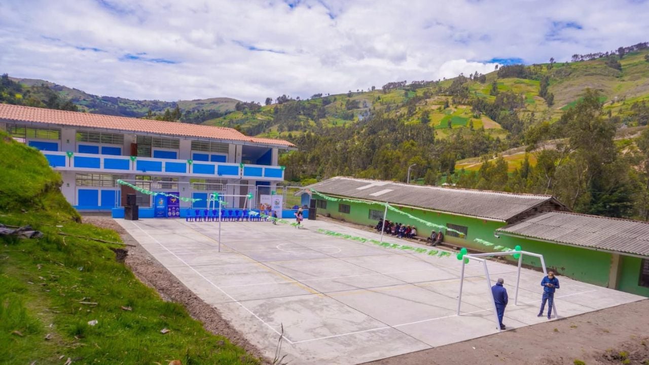 Renovada infraestructura educativa y que se ejecutó con una inversión de más de 1.5 millones de soles.