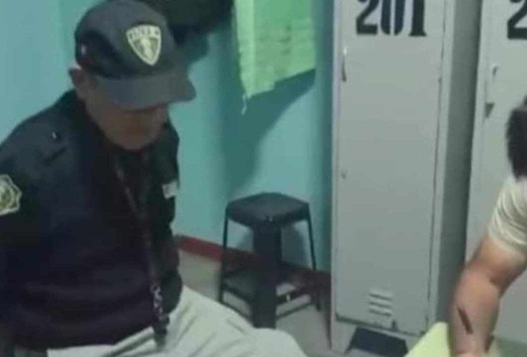 Según se ha informado, el trabajador admitió la tenencia de la sustancia ilegal, lo cual será materia de investigación para determinar su responsabilidad penal.