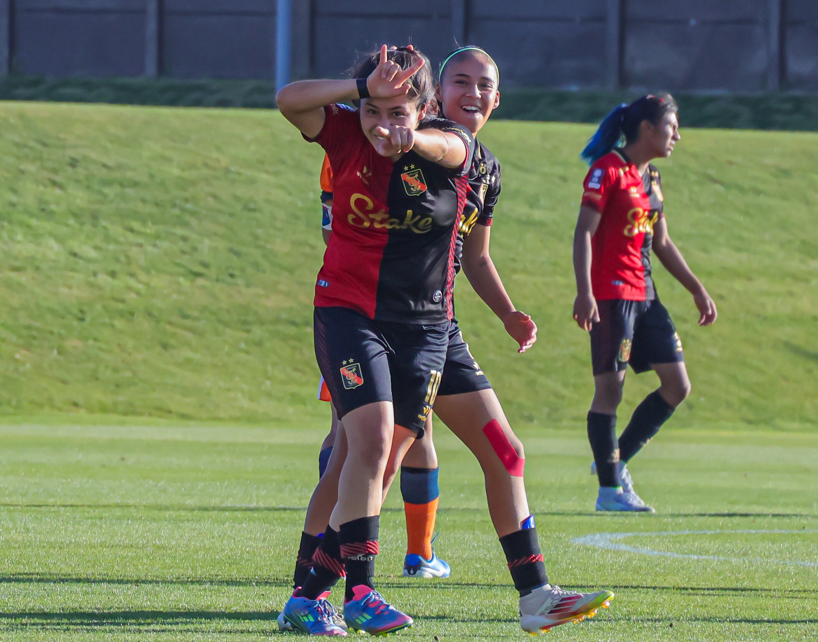 Festejo de Alba Soto. Foto: difusión.