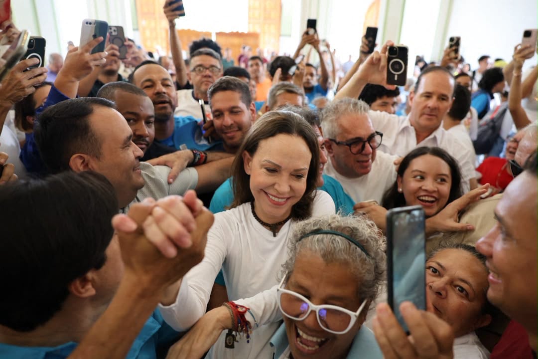 María Corina Machado llegando a la Iglesia de Santa Rosa en Barquisimeto, Venezuela, el 25 de octubre de 2026. (AFP PHOTO / VENTE VENEZUELA).