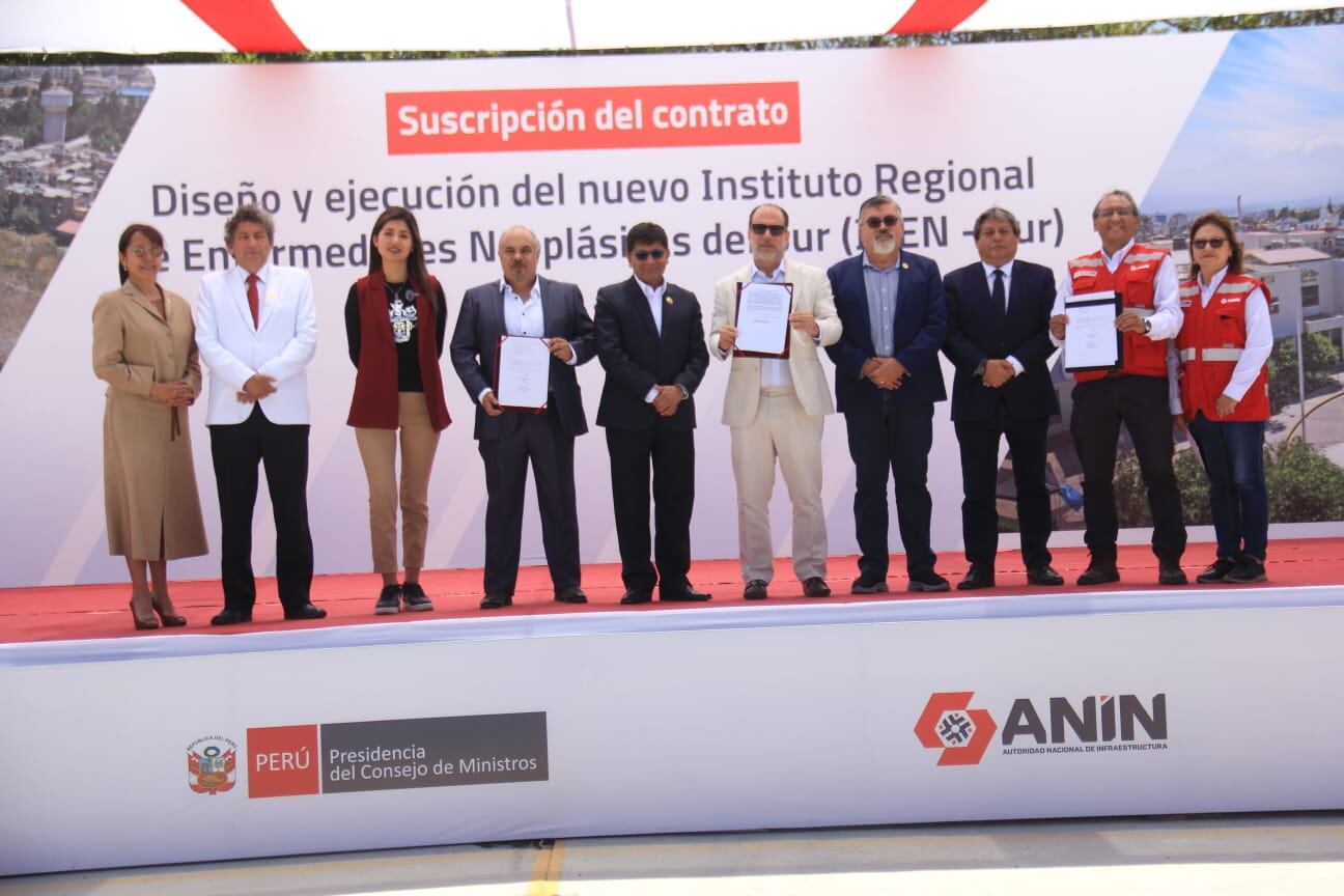 Firma de Contrato para la construcción del IREN Sur en Arequipa