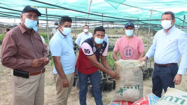 Gobierno Regional de Tumbes entrega fertilizantes a productores de ciruela