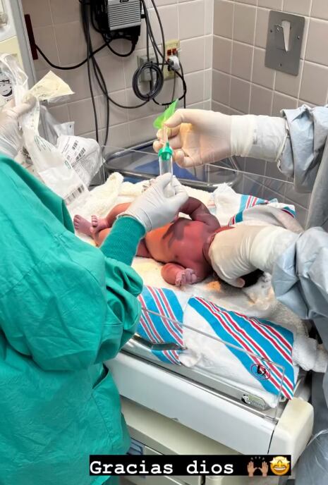 Nacimiento de Aurelia, la segunda hija de Edison Flores y Ana Siucho.