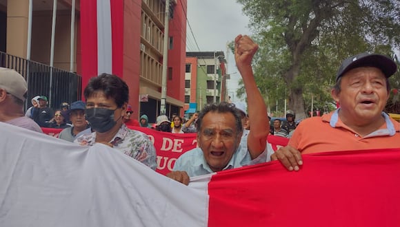 Un grupo de ronderos de Ayabaca y Huancabamba también participó de la movilización por el centro de la ciudad de Piura. La marcha fue custodiada por la policía
