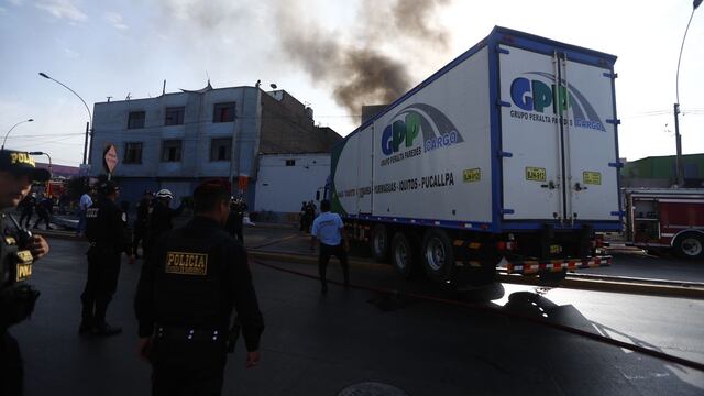 La Victoria: más de 10 unidades de bomberos atienden incendio en el Jr. Abtao 