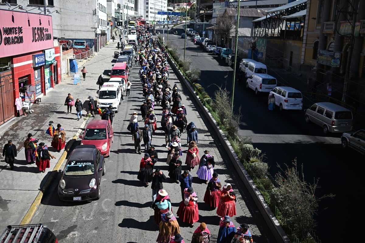 Mujeres indígenas participan en una protesta contra el gobierno del presidente Rodrigo Paz, el 27 de mayo de 2026. (Marvin RECINOS / AFP)